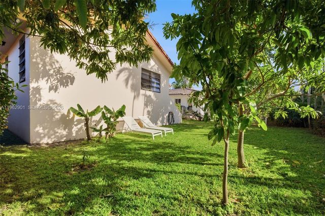 9208 Emerson Ave, Surfside, FL 33154