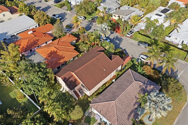 9208 Emerson Ave, Surfside, FL 33154