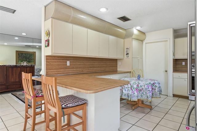 9208 Emerson Ave, Surfside, FL 33154