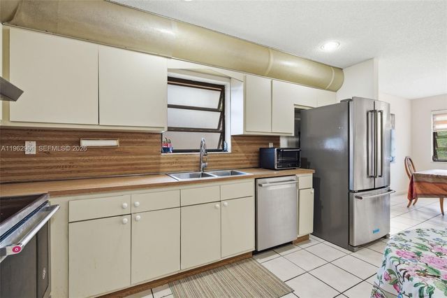 9208 Emerson Ave, Surfside, FL 33154