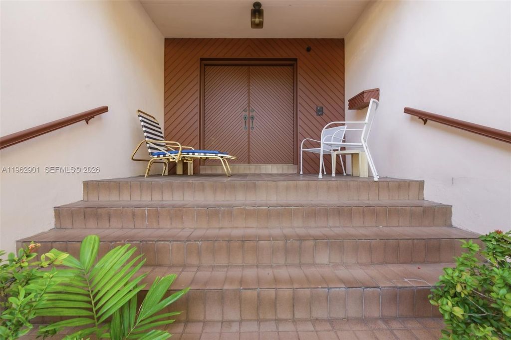 9208 Emerson Ave, Surfside, FL 33154