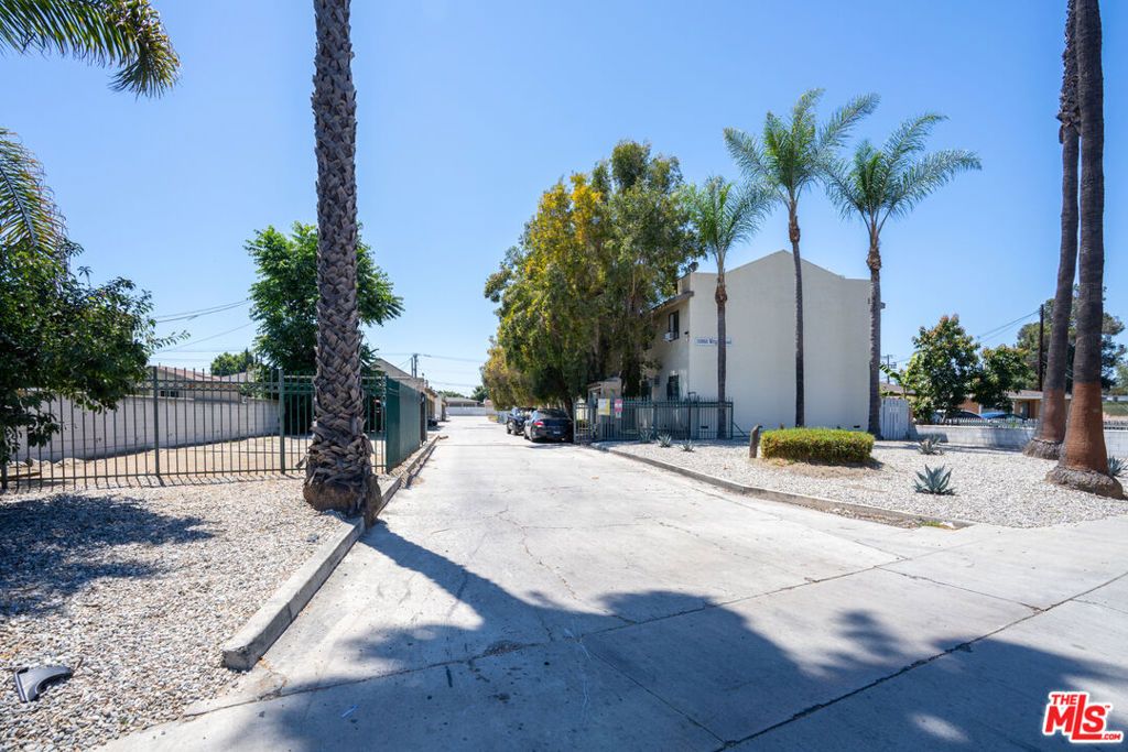 Image 9 of property listing at 10965 Wright Road, Lynwood, CA 90262