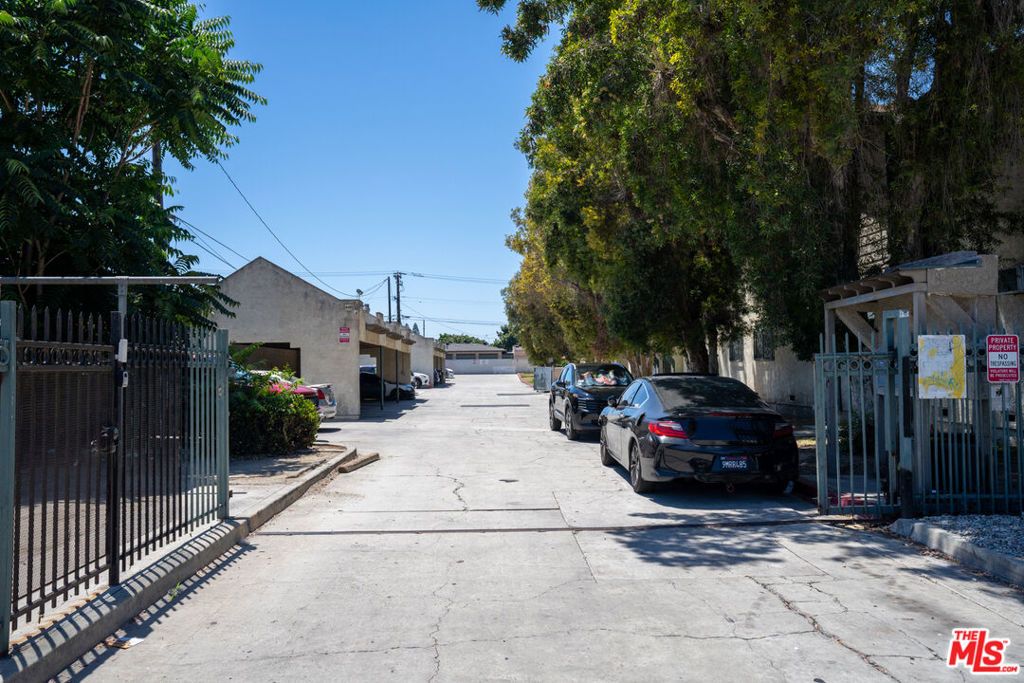 Image 12 of property listing at 10965 Wright Road, Lynwood, CA 90262