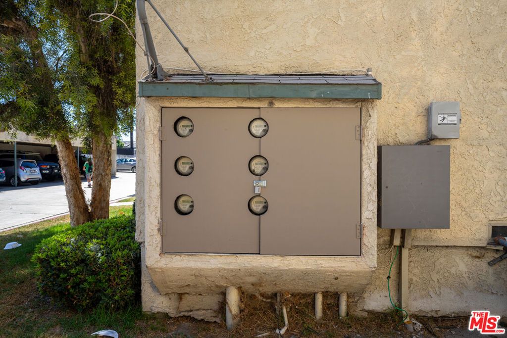 Image 14 of property listing at 10965 Wright Road, Lynwood, CA 90262