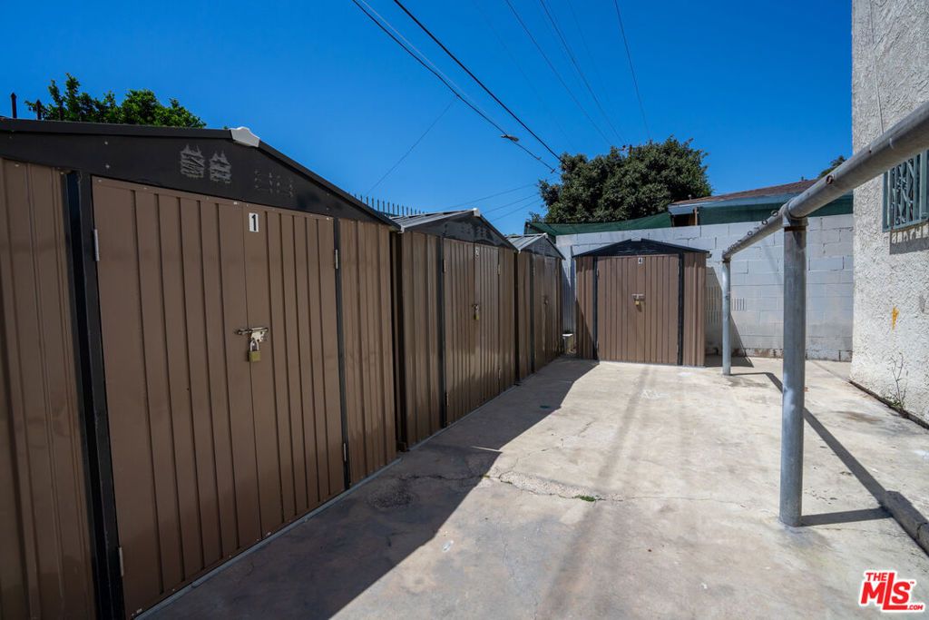 Image 18 of property listing at 10965 Wright Road, Lynwood, CA 90262