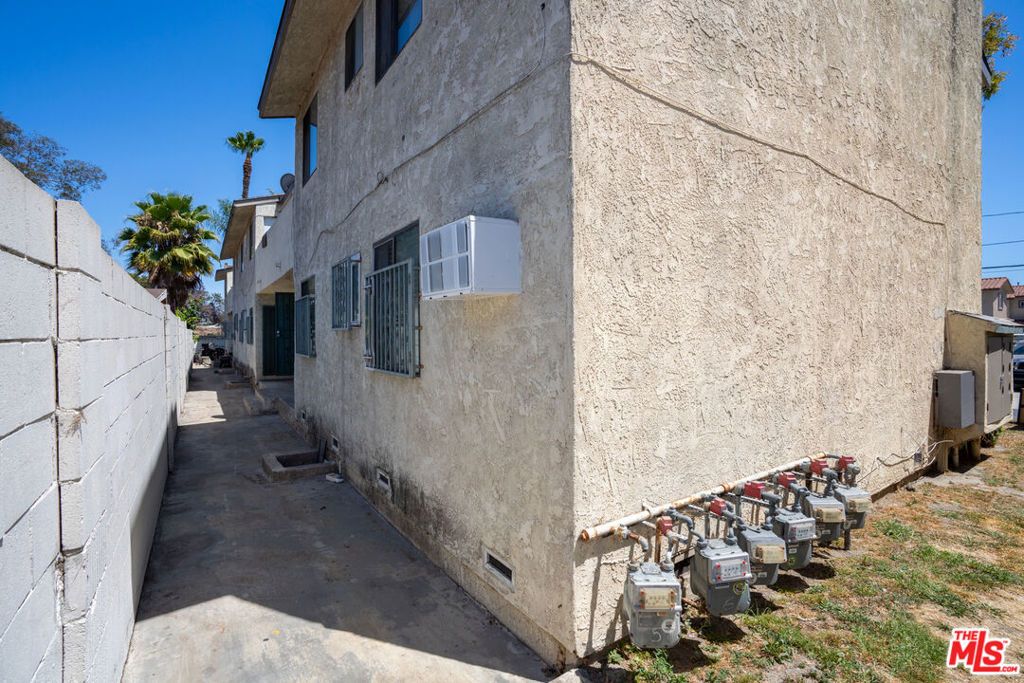 Image 20 of property listing at 10965 Wright Road, Lynwood, CA 90262