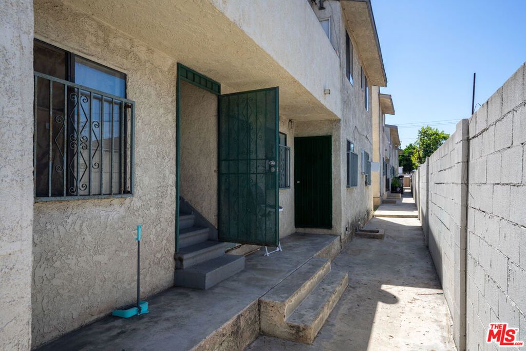 Image 22 of property listing at 10965 Wright Road, Lynwood, CA 90262
