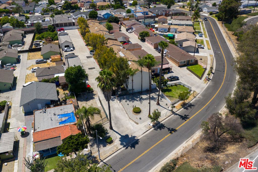 Image 25 of property listing at 10965 Wright Road, Lynwood, CA 90262