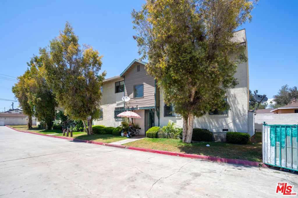 Image 2 of property listing at 10965 Wright Road, Lynwood, CA 90262
