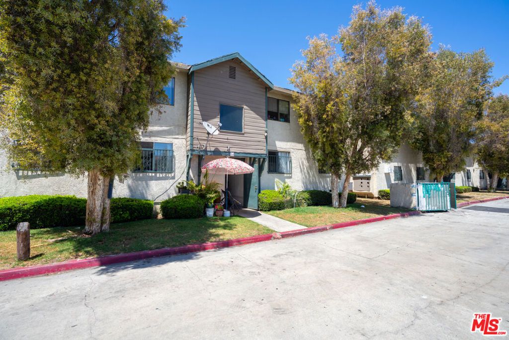 Image 3 of property listing at 10965 Wright Road, Lynwood, CA 90262