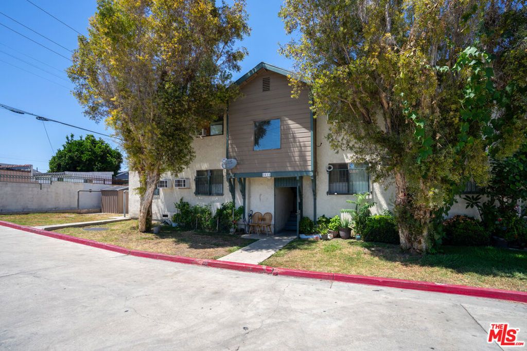 Image 5 of property listing at 10965 Wright Road, Lynwood, CA 90262