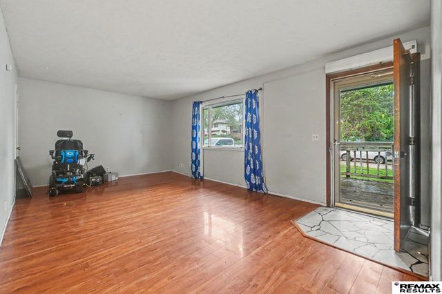 9709 Ellison Avenue, Omaha, NE 68134