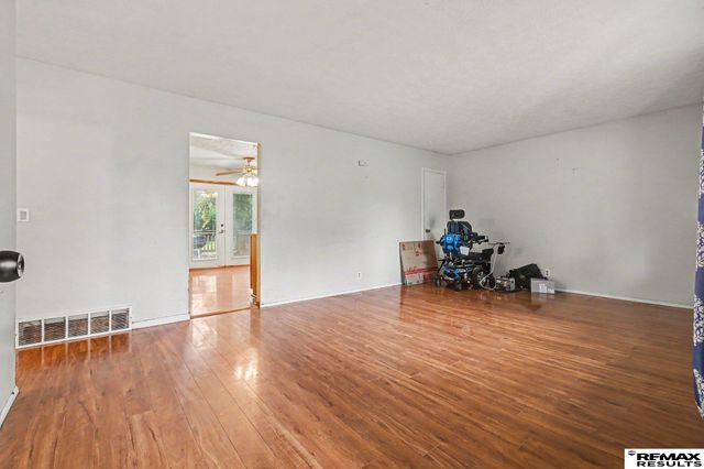 9709 Ellison Avenue, Omaha, NE 68134