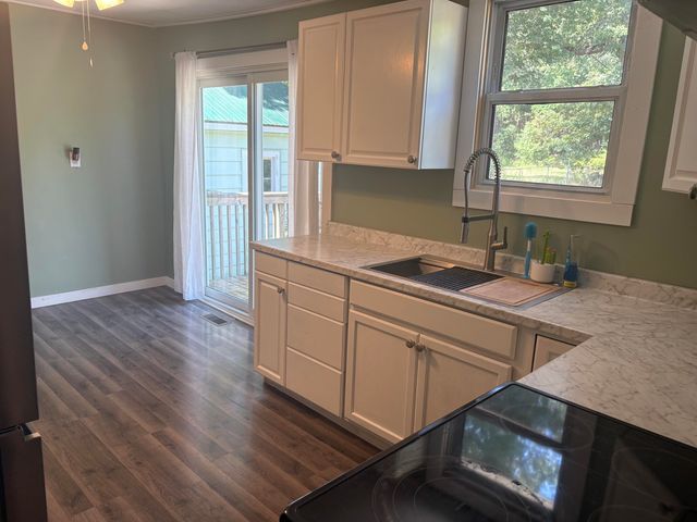 575 S Wolf Lake Road, Muskegon, MI 49442