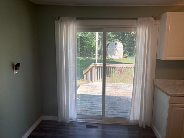 575 S Wolf Lake Road, Muskegon, MI 49442