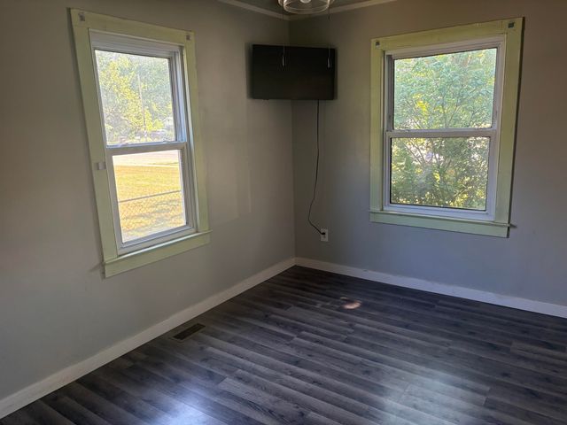 575 S Wolf Lake Road, Muskegon, MI 49442