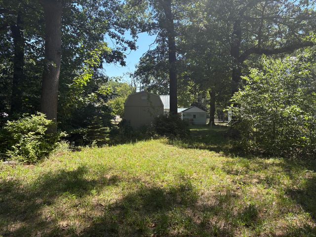 575 S Wolf Lake Road, Muskegon, MI 49442
