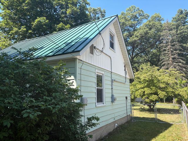 575 S Wolf Lake Road, Muskegon, MI 49442