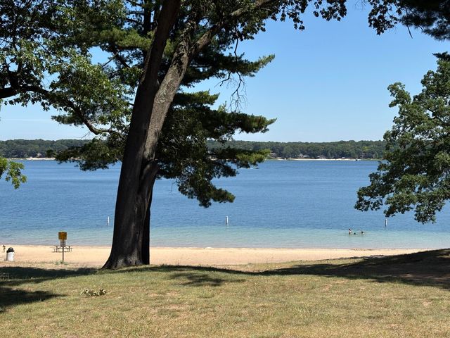 575 S Wolf Lake Road, Muskegon, MI 49442
