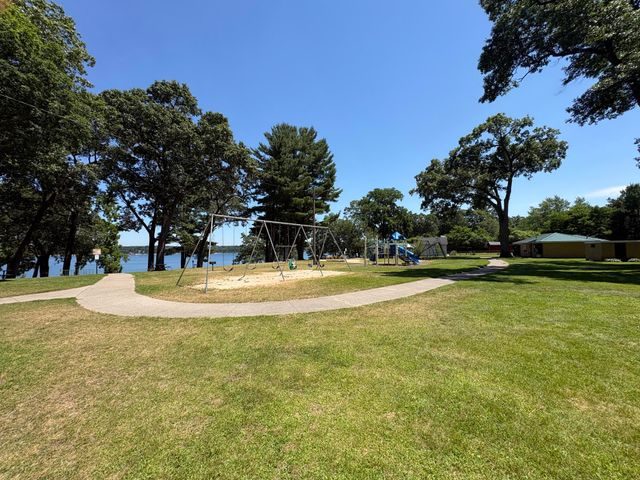 575 S Wolf Lake Road, Muskegon, MI 49442