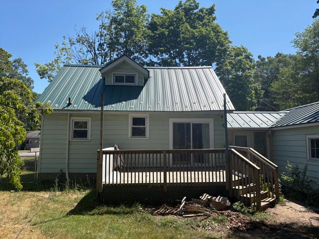 575 S Wolf Lake Road, Muskegon, MI 49442