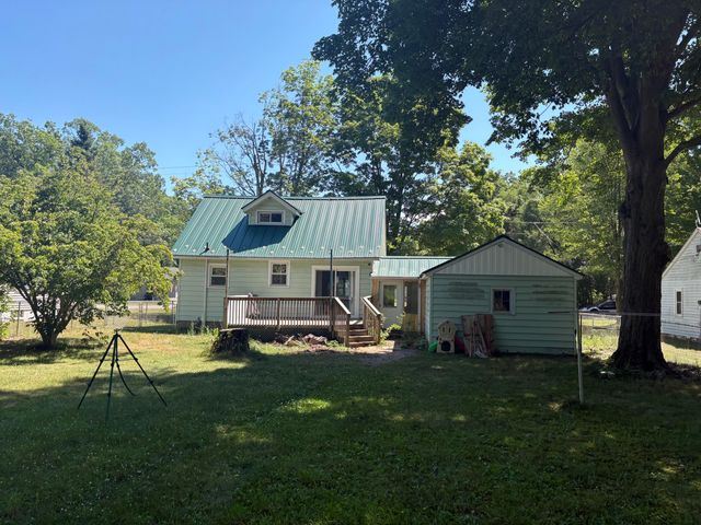 575 S Wolf Lake Road, Muskegon, MI 49442