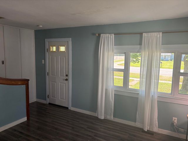 575 S Wolf Lake Road, Muskegon, MI 49442