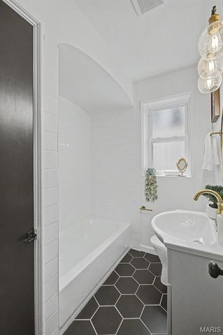 6134 Adkins Avenue, St Louis, MO 63116
