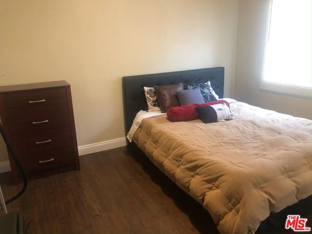 536 W 42nd Street, Los Angeles, CA 90037