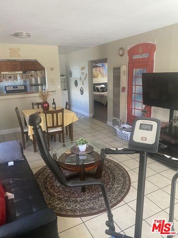 536 W 42nd Street, Los Angeles, CA 90037