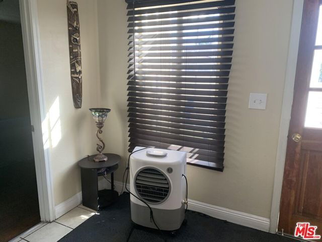 536 W 42nd Street, Los Angeles, CA 90037