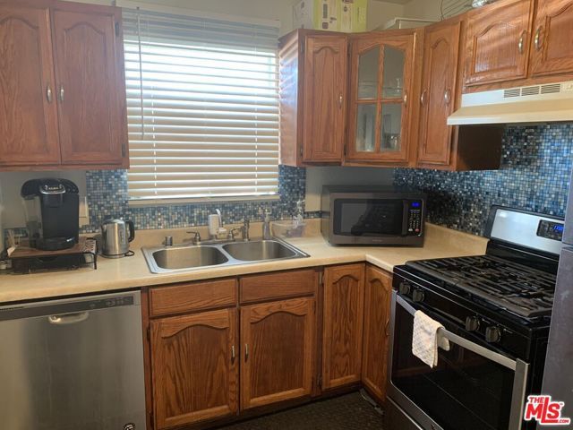 536 W 42nd Street, Los Angeles, CA 90037