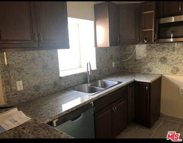 536 W 42nd Street, Los Angeles, CA 90037