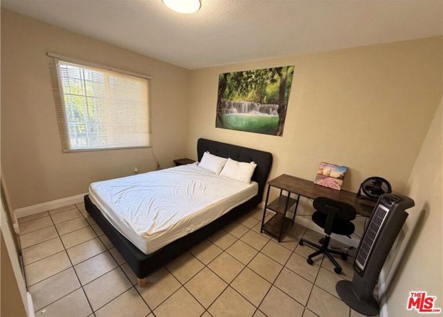 536 W 42nd Street, Los Angeles, CA 90037