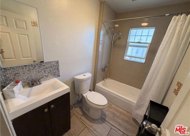 536 W 42nd Street, Los Angeles, CA 90037