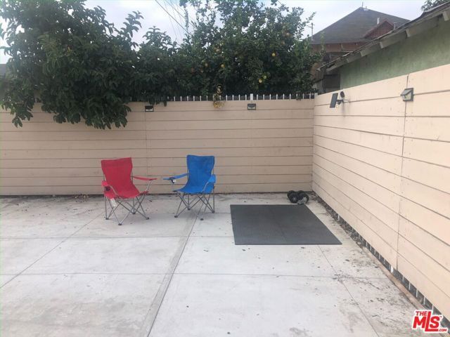 536 W 42nd Street, Los Angeles, CA 90037