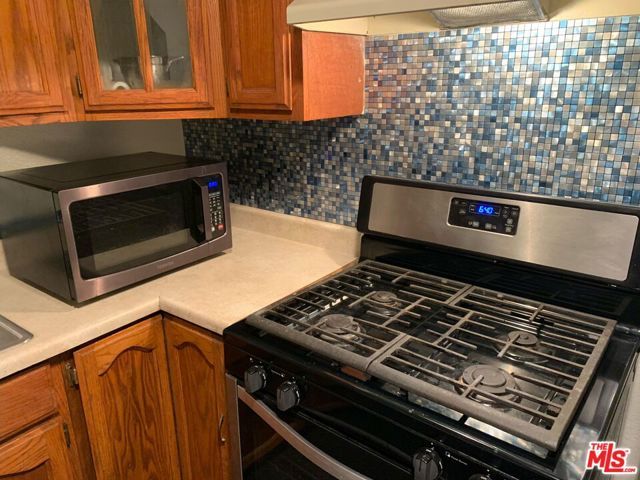 536 W 42nd Street, Los Angeles, CA 90037