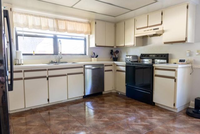 1707 WHISPERING DRIVE E, Largo, FL 33771