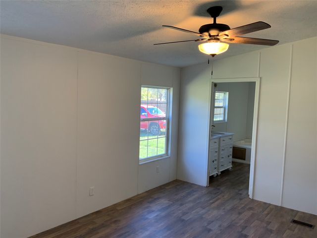 1310 timber creek, Kemp, TX 75143