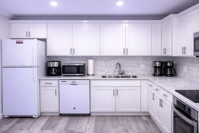 2420 SW 81st Ave 403, Davie, FL 33324