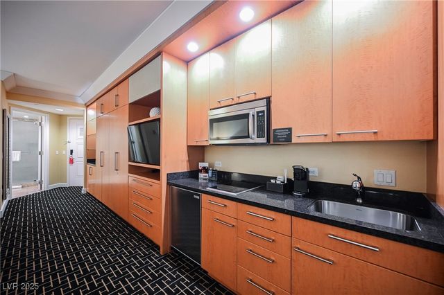 2000 FASHION SHOW Drive 2615, Las Vegas, NV 89109