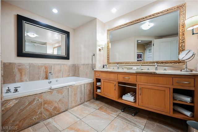 2000 FASHION SHOW Drive 2615, Las Vegas, NV 89109