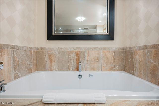 2000 FASHION SHOW Drive 2615, Las Vegas, NV 89109