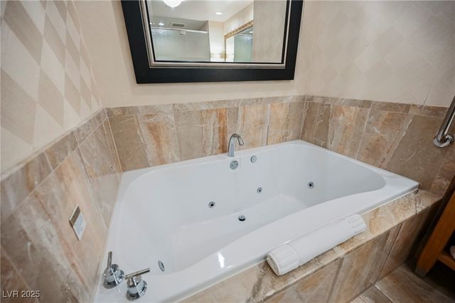 2000 FASHION SHOW Drive 2615, Las Vegas, NV 89109