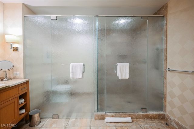 2000 FASHION SHOW Drive 2615, Las Vegas, NV 89109