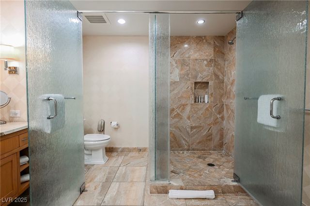 2000 FASHION SHOW Drive 2615, Las Vegas, NV 89109