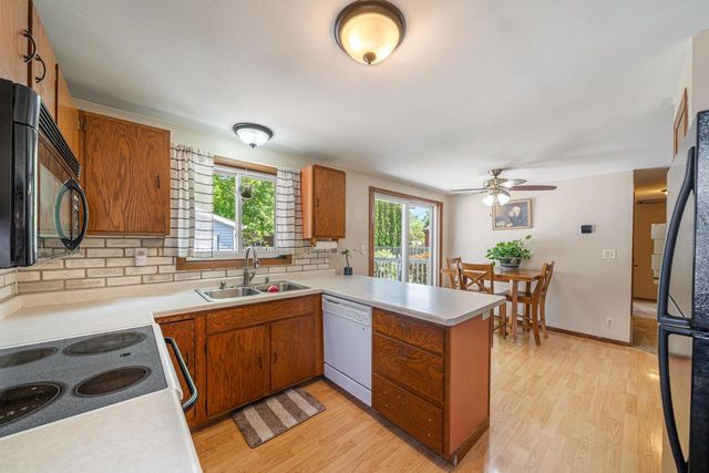 1605 THORNTON DRIVE, Oshkosh, WI 54904