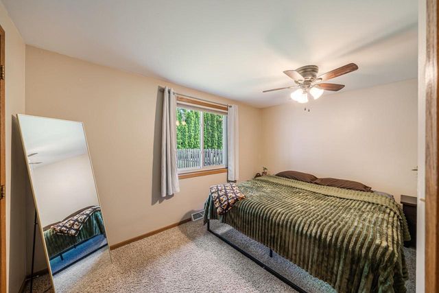 1605 THORNTON DRIVE, Oshkosh, WI 54904
