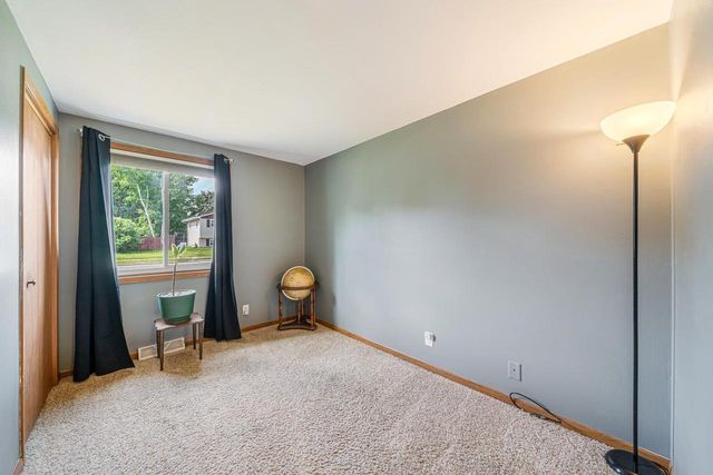 1605 THORNTON DRIVE, Oshkosh, WI 54904
