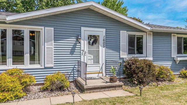 1605 THORNTON DRIVE, Oshkosh, WI 54904